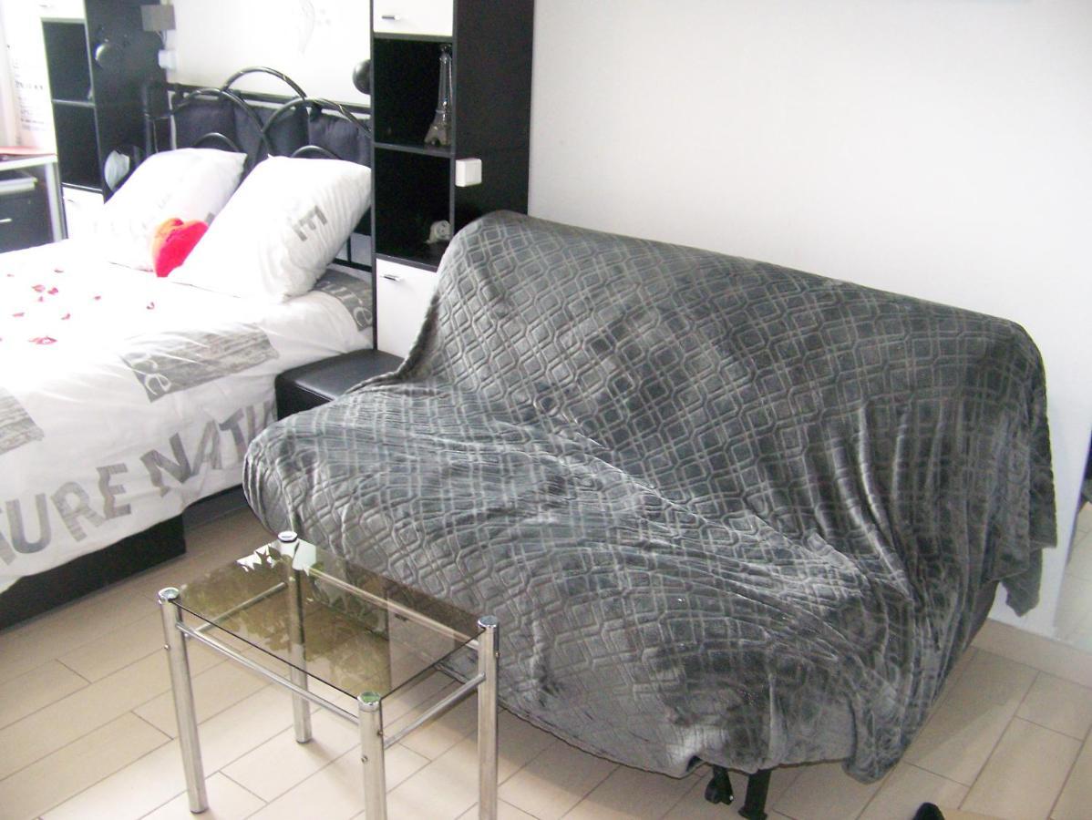 Charmant Studio Au Calme Tout Confort Dans Chateau Neo Gothique Proche Zenith Comet Orleans Parking Voiture Gratuit Wifi Haut Debit Rue Des Montees Exterior foto